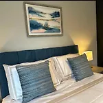 Dublin Airport Large Superior Serviced Apartment - Sleeps 6