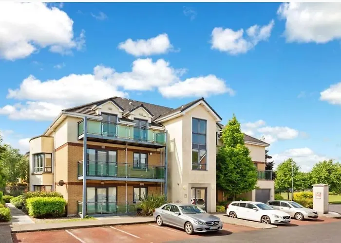 Dublin Airport Large Superior Serviced Apartment - Sleeps 6