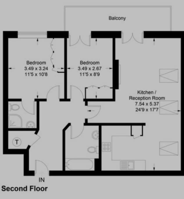 Dublin Airport Large Superior Serviced Apartment - Sleeps 6