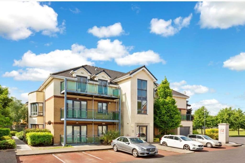 Dublin Airport Large Superior Serviced Apartment - Sleeps 6 Apartment *