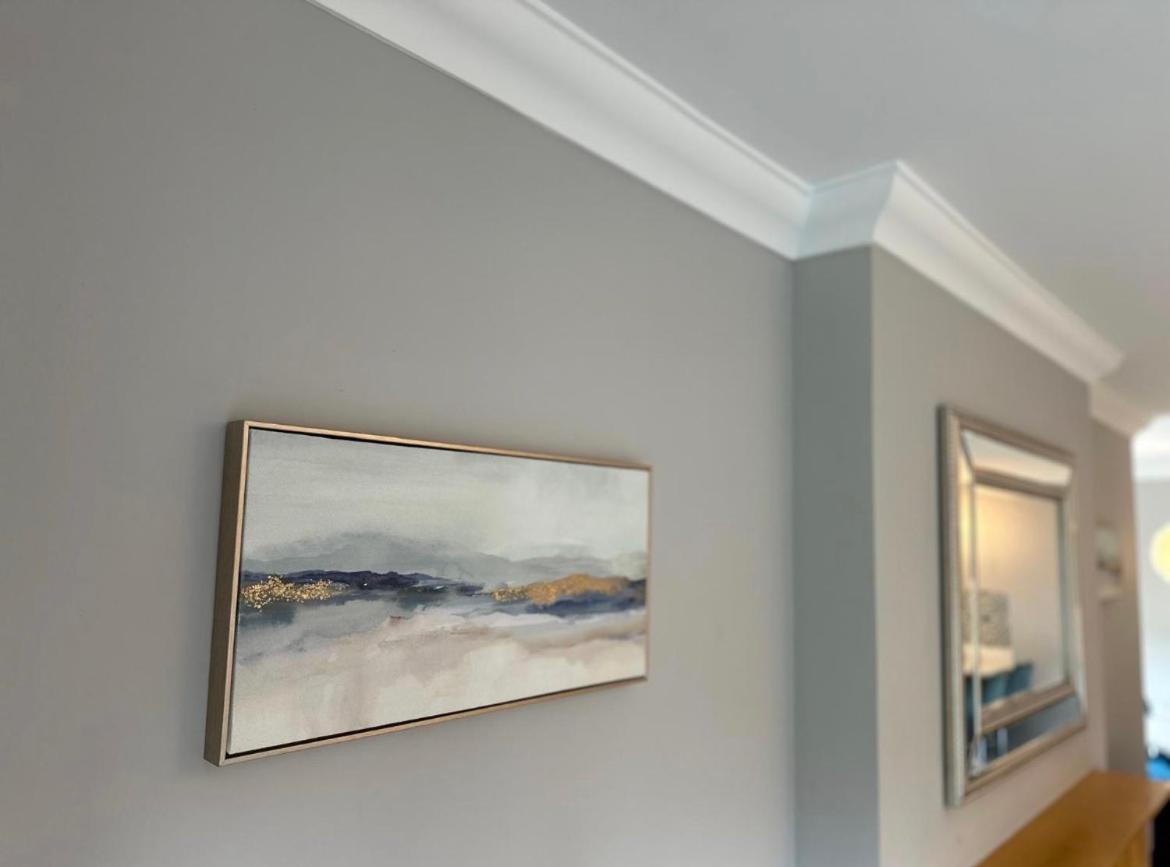 Dublin Airport Large Superior Serviced Apartment - Sleeps 6 *
