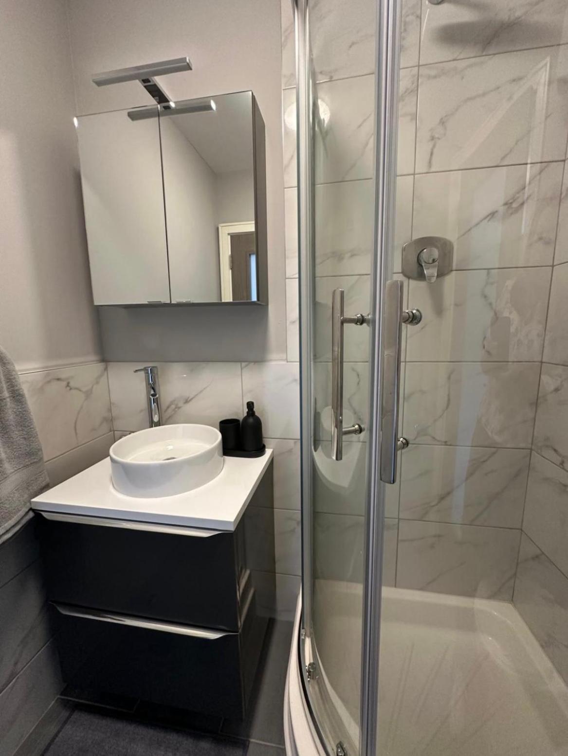 Apartment Dublin Airport Large Superior Serviced Apartment - Sleeps 6 Dublin