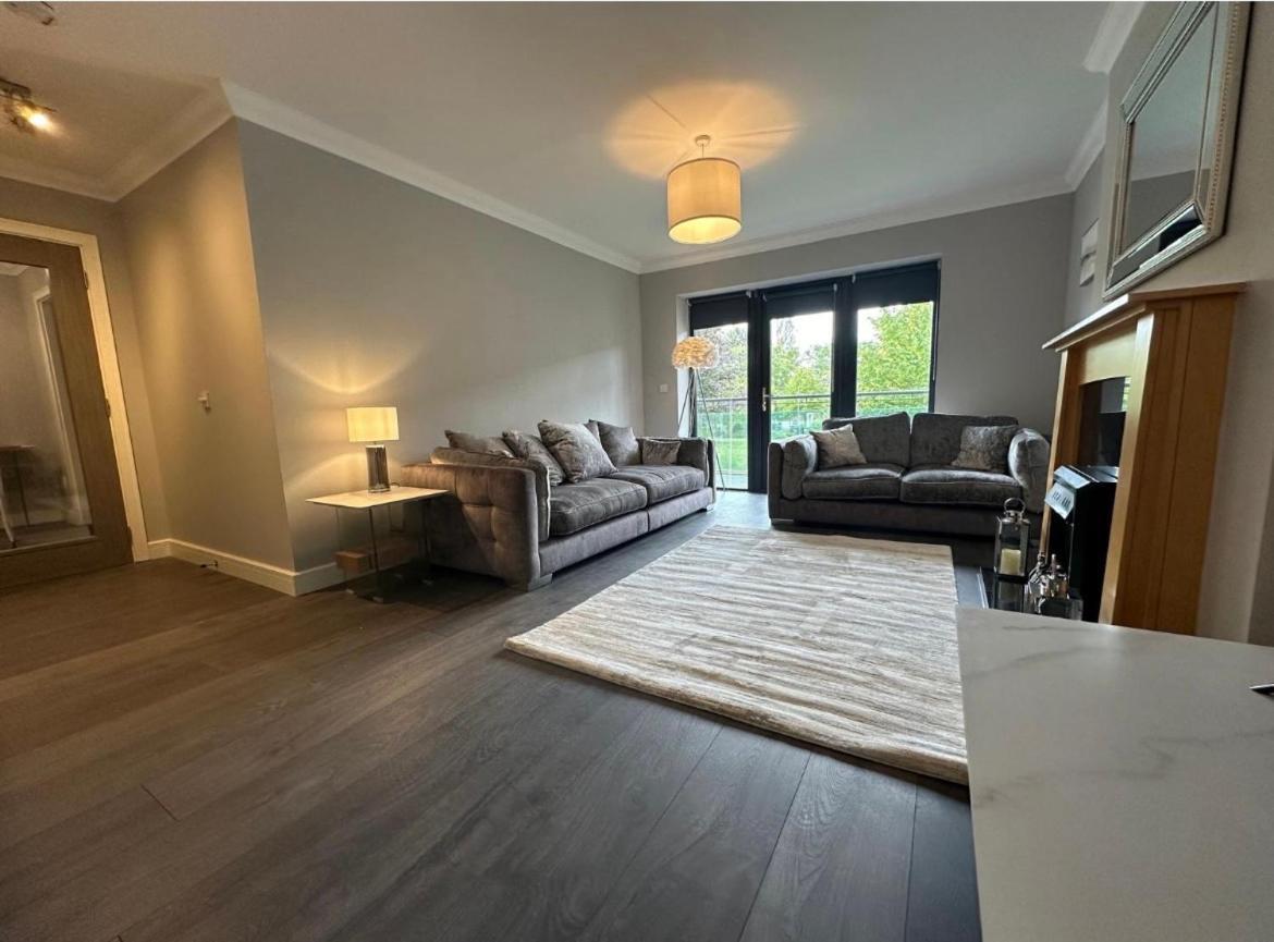 Apartment Dublin Airport Large Superior Serviced Apartment - Sleeps 6 *
