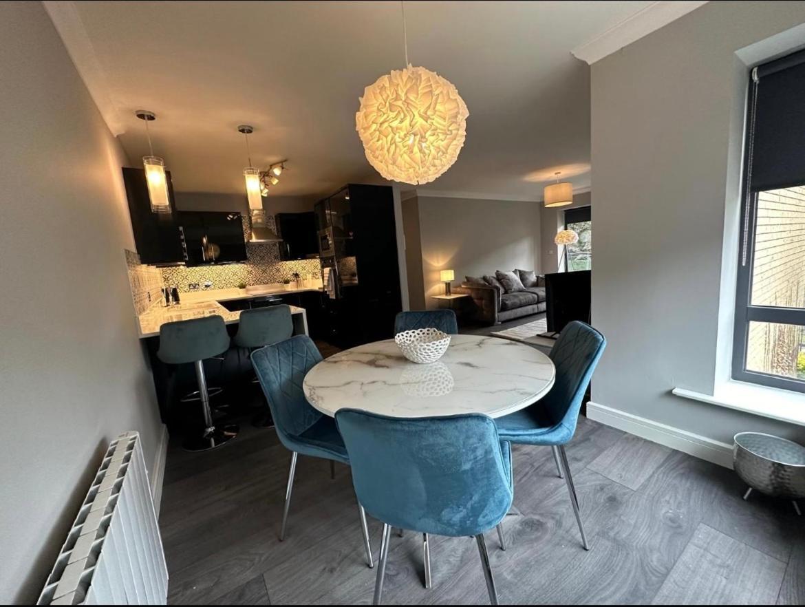 Apartment Dublin Airport Large Superior Serviced Apartment - Sleeps 6 *