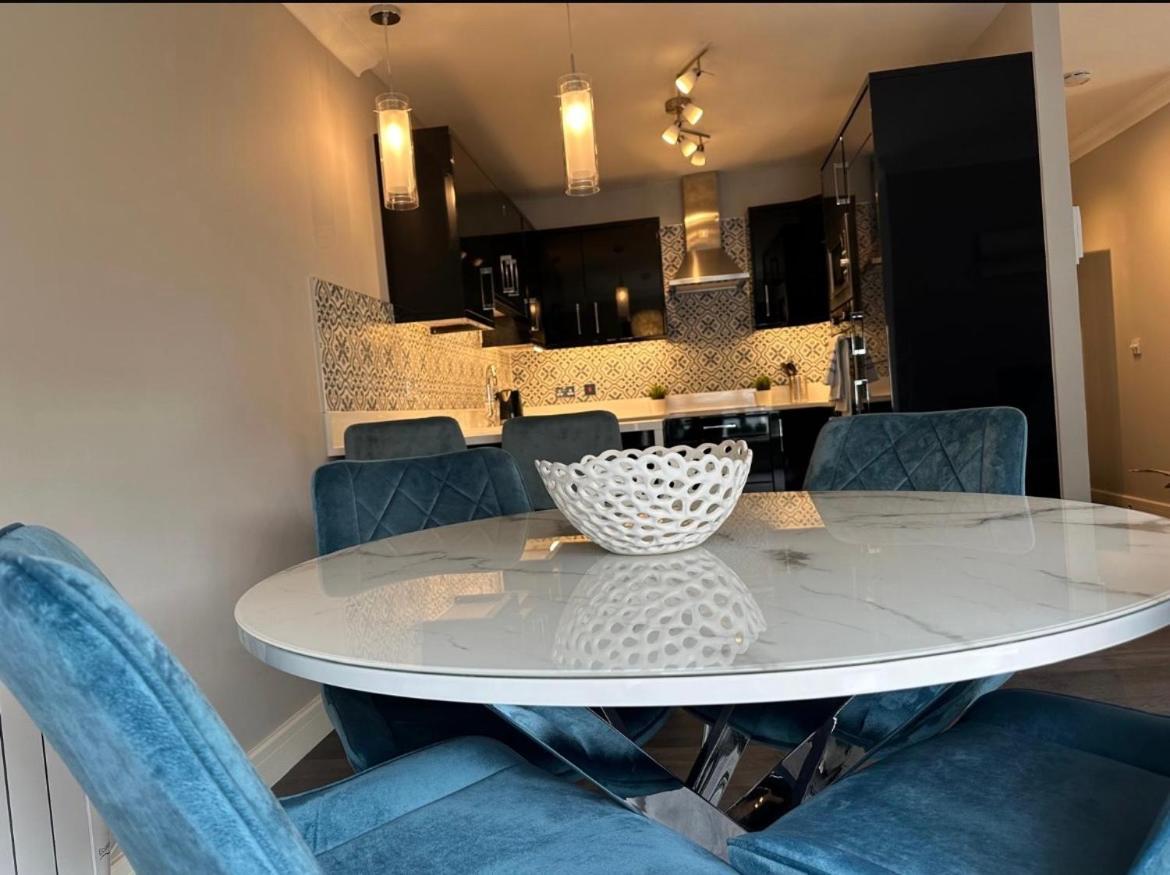 Apartment Dublin Airport Large Superior Serviced Apartment - Sleeps 6 Dublin
