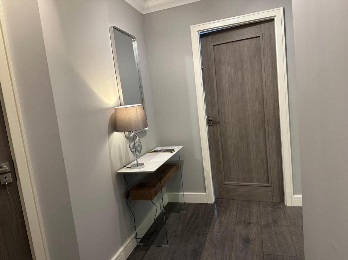 Dublin Airport Large Superior Serviced Apartment - Sleeps 6 Apartment *
