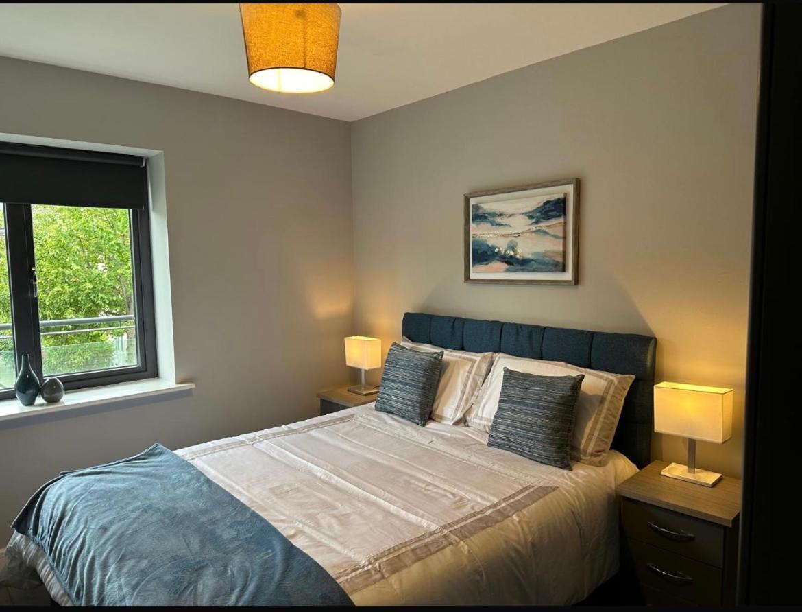Apartment Dublin Airport Large Superior Serviced Apartment - Sleeps 6